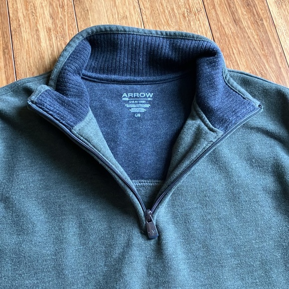 Arrow half zip sweatshirt size large - Picture 2 of 2